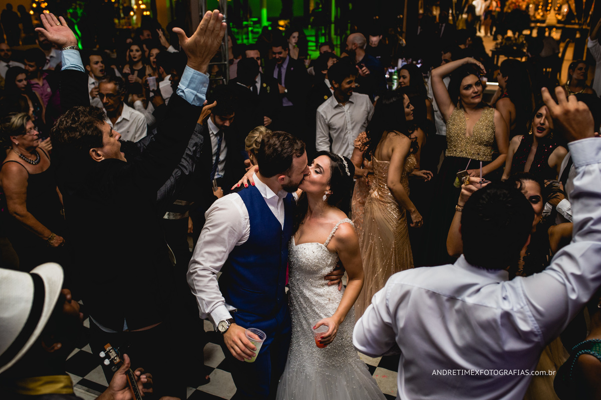 Fotografia casamento. fotografia Bauru. fotografia com emoção. wedding brasil. Inspiração casamento. fotografia moderna. buffet Caversan. festa de casamento. noiva. noivo. fotografia casal. Andre Timex fotógrafo. Bride.  Casamentos. 