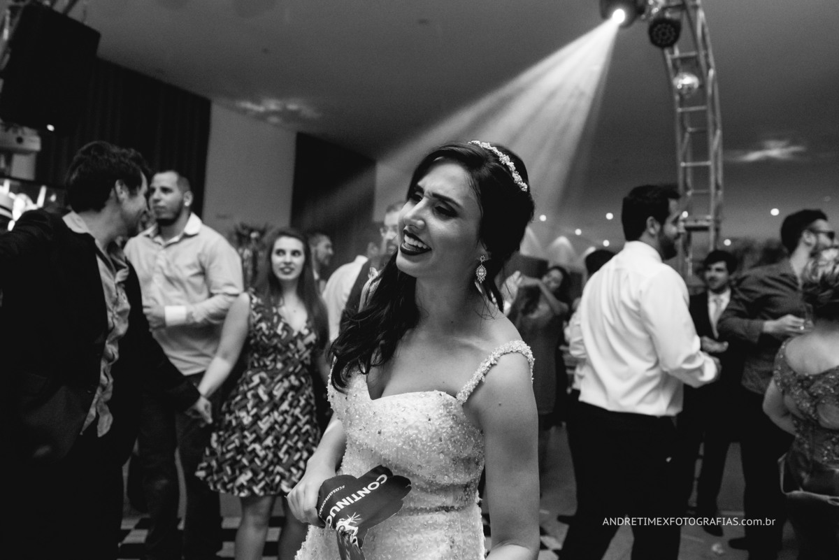 Fotografia casamento. fotografia Bauru. fotografia com emoção. wedding brasil. Inspiração casamento. fotografia moderna. buffet Caversan. festa de casamento. noiva. noivo. fotografia casal. Andre Timex fotógrafo. Bride.  Casamentos. 