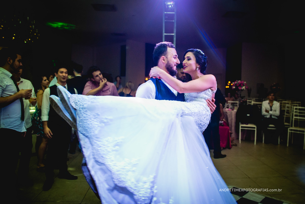 Fotografia casamento. fotografia Bauru. fotografia com emoção. wedding brasil. Inspiração casamento. fotografia moderna. buffet Caversan. festa de casamento. noiva. noivo. fotografia casal. Andre Timex fotógrafo. Bride.  Casamentos. 