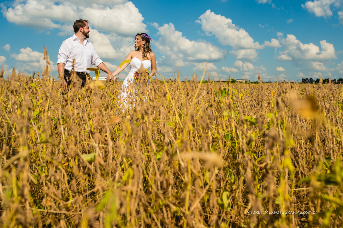 pre wedding - casamento - fotografia de casamento - noiva - noivo - fotografia bauru-sp - andre timex fotografias -fotografia no campo - fotografia com emoção - sensibilidade - ensaio de casal