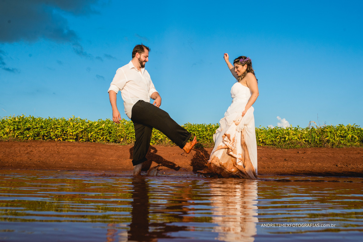 pre wedding - casamento - fotografia de casamento - noiva - noivo - fotografia bauru-sp - andre timex fotografias -fotografia no campo - fotografia com emoção - sensibilidade - ensaio de casal