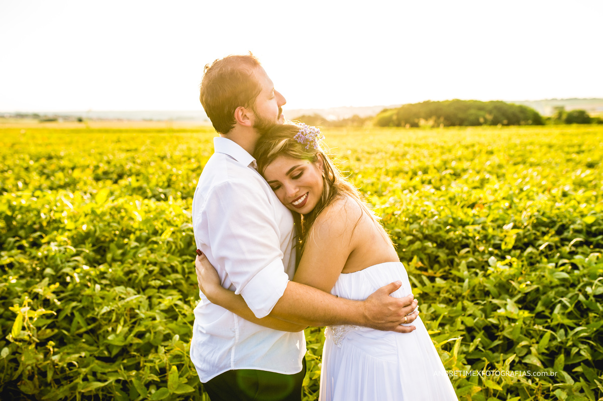 pre wedding - casamento - fotografia de casamento - noiva - noivo - fotografia bauru-sp - andre timex fotografias -fotografia no campo - fotografia com emoção - sensibilidade - ensaio de casal