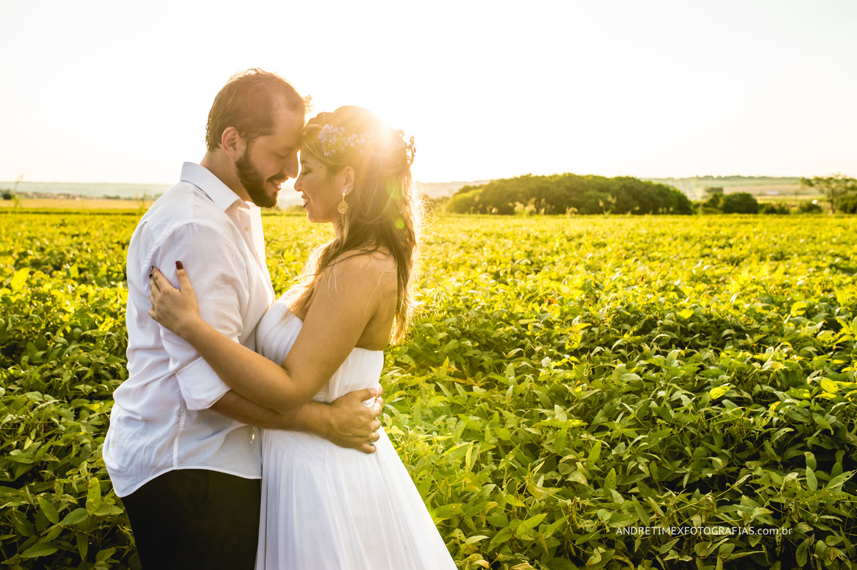 pre wedding - casamento - fotografia de casamento - noiva - noivo - fotografia bauru-sp - andre timex fotografias -fotografia no campo - fotografia com emoção - sensibilidade - ensaio de casal