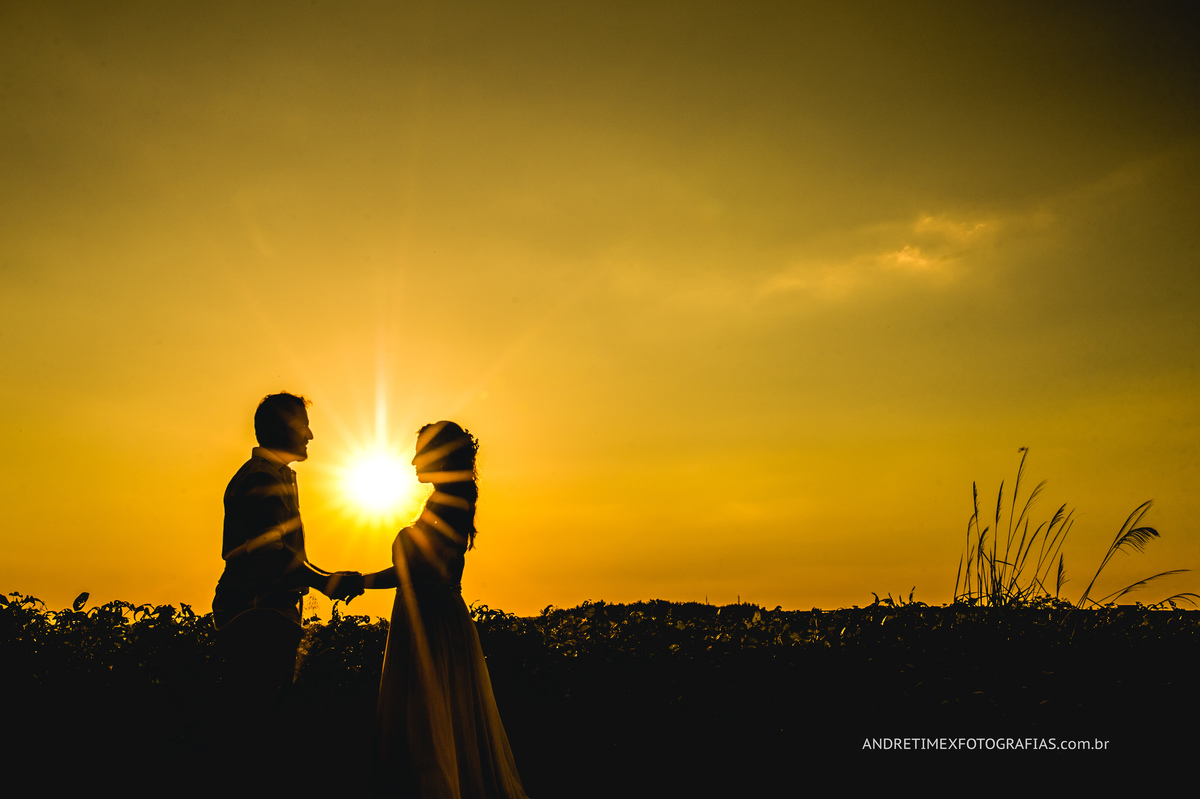 pre wedding - casamento - fotografia de casamento - noiva - noivo - fotografia bauru-sp - andre timex fotografias -fotografia no campo - fotografia com emoção - sensibilidade - ensaio de casal