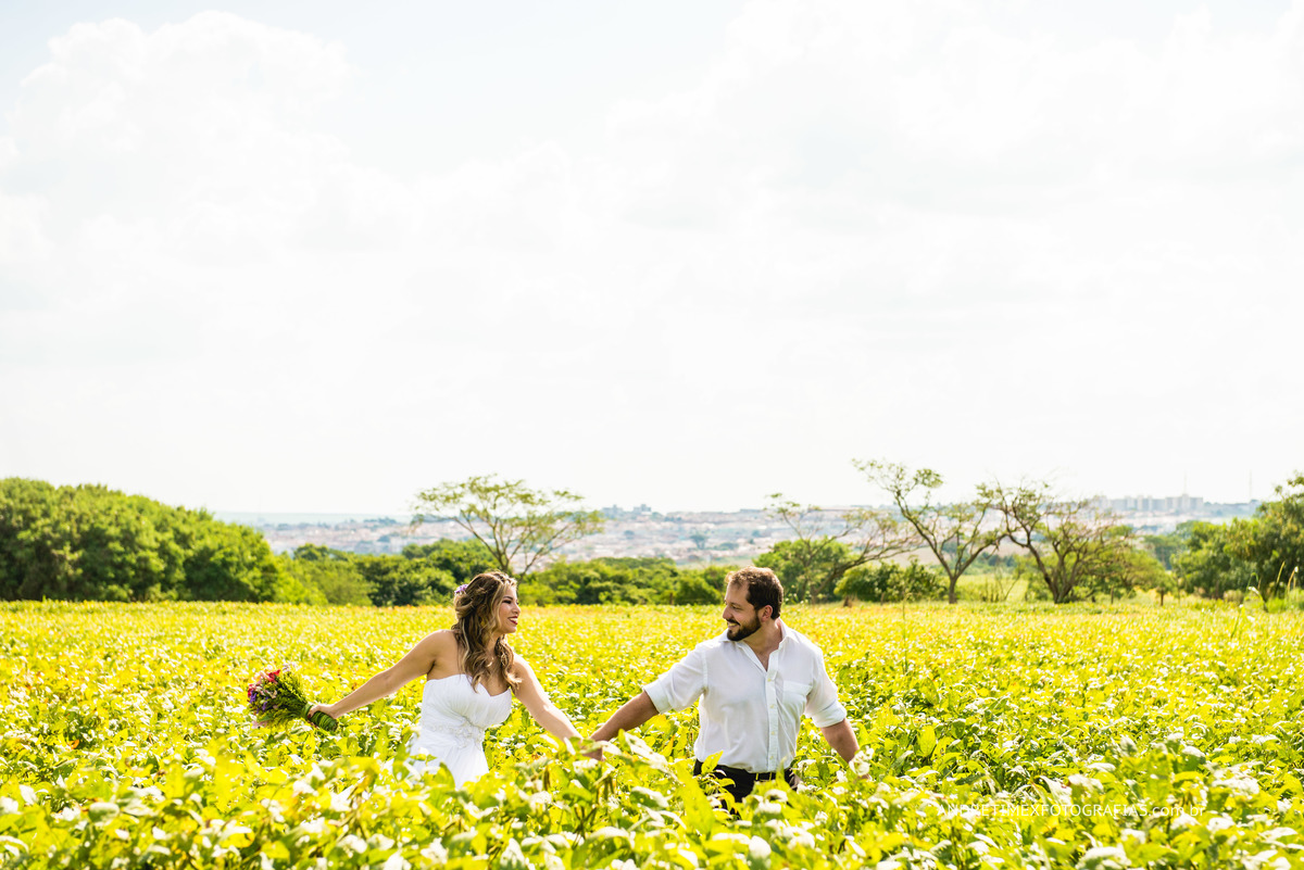 pre wedding - casamento - fotografia de casamento - noiva - noivo - fotografia bauru-sp - andre timex fotografias -fotografia no campo - fotografia com emoção - sensibilidade - ensaio de casal