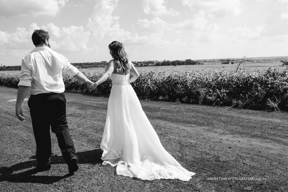 pre wedding - casamento - fotografia de casamento - noiva - noivo - fotografia bauru-sp - andre timex fotografias -fotografia no campo - fotografia com emoção - sensibilidade - ensaio de casal