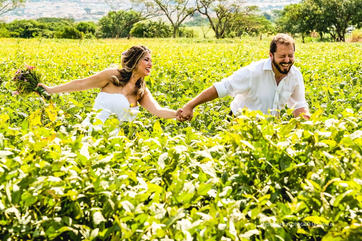 pre wedding - casamento - fotografia de casamento - noiva - noivo - fotografia bauru-sp - andre timex fotografias -fotografia no campo - fotografia com emoção - sensibilidade - ensaio de casal