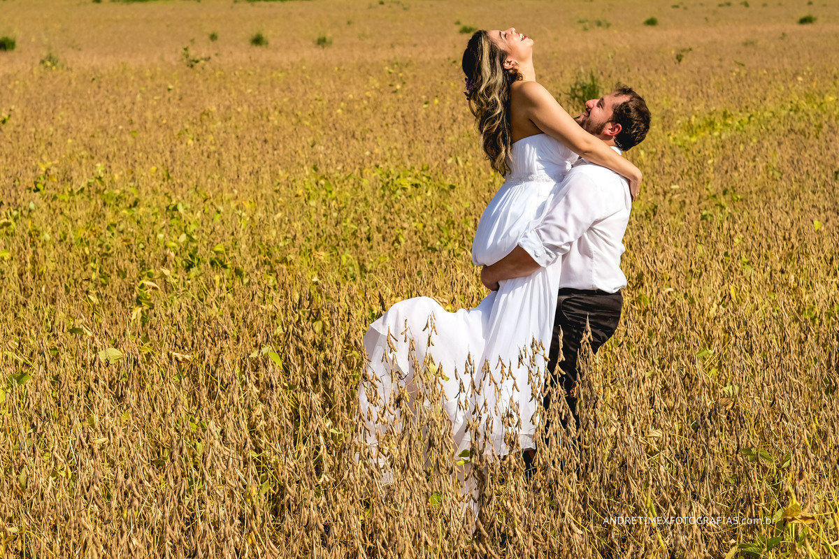 pre wedding - casamento - fotografia de casamento - noiva - noivo - fotografia bauru-sp - andre timex fotografias -fotografia no campo - fotografia com emoção - sensibilidade - ensaio de casal