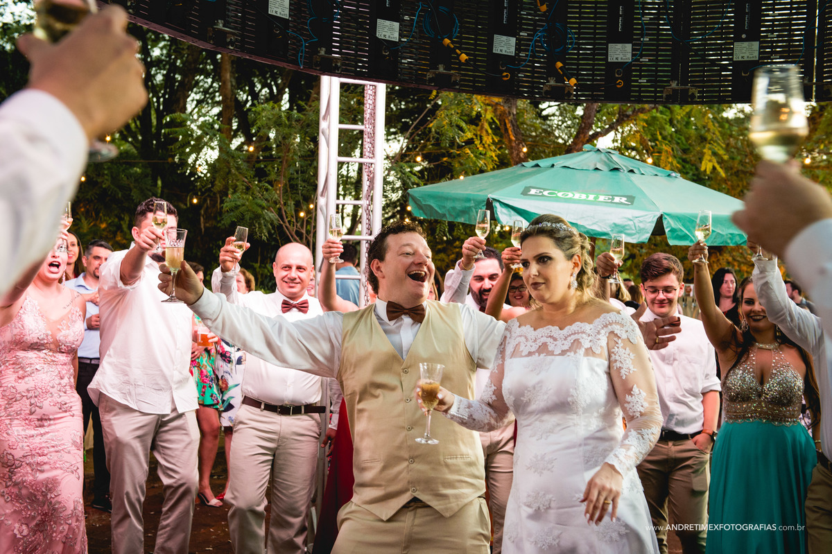 Casamento Jau-sp. Fotografia de casamento. wedding brasil. andre timex fotografias. fotografia com emoção. casamentos. noiva. noivo. casamento no campo. igreja matriz jau-sp. Inspirations photographers. Bride. Married.