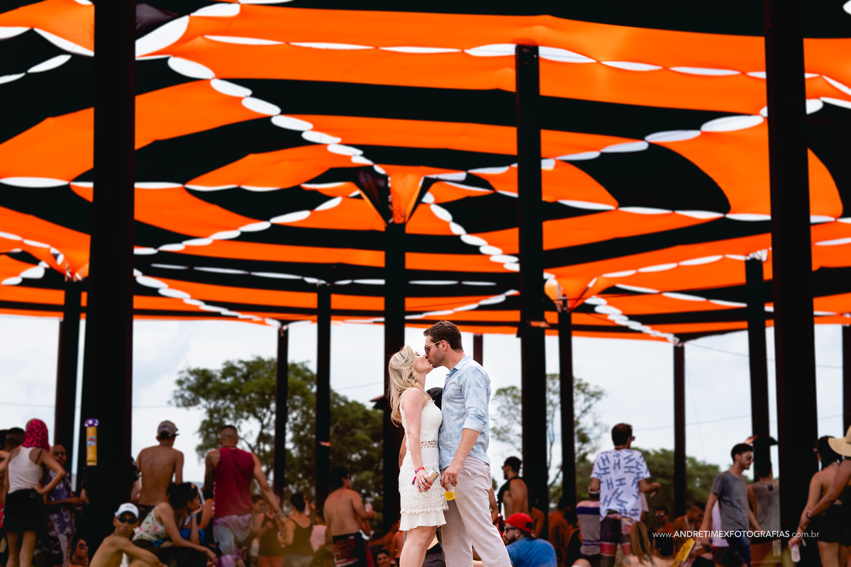 Ensaio casamento. Fotografia de casamento. Out Bauru. Rave Out. Fotografia Bauru. Wedding. Casamentos. Ensaio casal. Pre wedding. Bauru. Sao Paulo raves. Noiva. Noivo. Inspiração casamento.