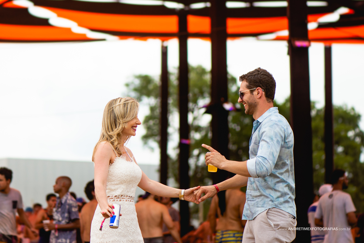 Ensaio casamento. Fotografia de casamento. Out Bauru. Rave Out. Fotografia Bauru. Wedding. Casamentos. Ensaio casal. Pre wedding. Bauru. Sao Paulo raves. Noiva. Noivo. Inspiração casamento.