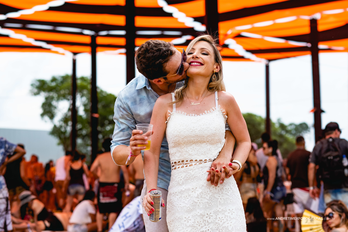 Ensaio casamento. Fotografia de casamento. Out Bauru. Rave Out. Fotografia Bauru. Wedding. Casamentos. Ensaio casal. Pre wedding. Bauru. Sao Paulo raves. Noiva. Noivo. Inspiração casamento.