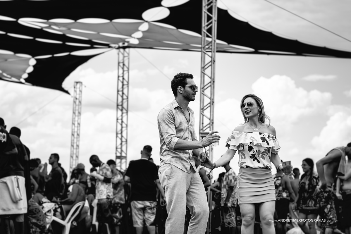 Ensaio casamento. Fotografia de casamento. Out Bauru. Rave Out. Fotografia Bauru. Wedding. Casamentos. Ensaio casal. Pre wedding. Bauru. Sao Paulo raves. Noiva. Noivo. Inspiração casamento.