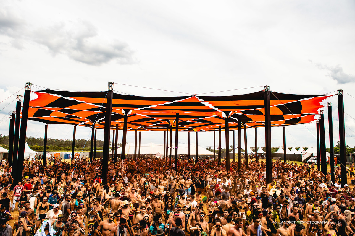 Ensaio casamento. Fotografia de casamento. Out Bauru. Rave Out. Fotografia Bauru. Wedding. Casamentos. Ensaio casal. Pre wedding. Bauru. Sao Paulo raves. Noiva. Noivo. Inspiração casamento.