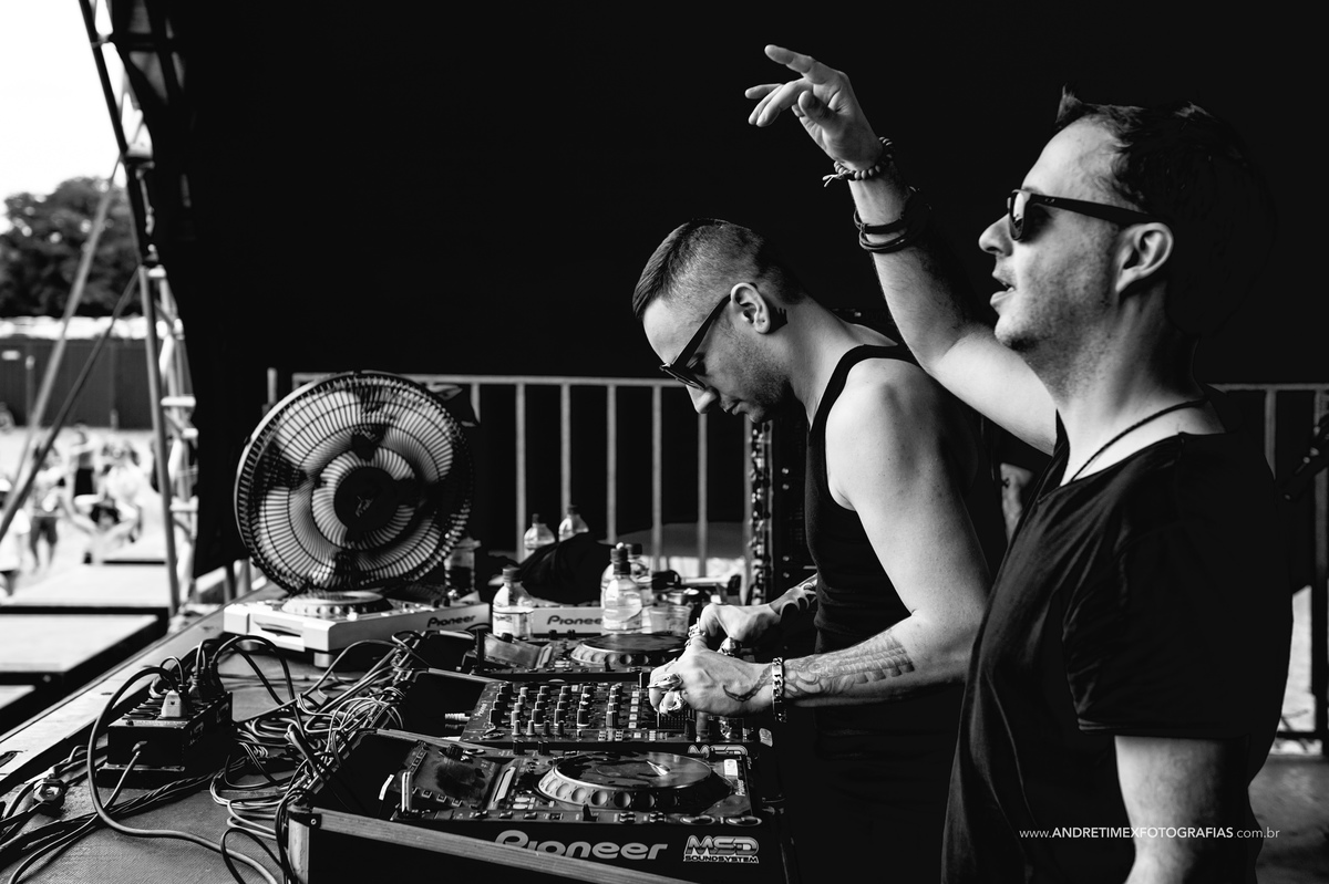 Ensaio casamento. Fotografia de casamento. Out Bauru. Rave Out. Fotografia Bauru. Wedding. Casamentos. Ensaio casal. Pre wedding. Bauru. Sao Paulo raves. Noiva. Noivo. Inspiração casamento.