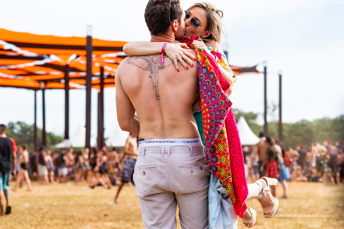 Ensaio casamento. Fotografia de casamento. Out Bauru. Rave Out. Fotografia Bauru. Wedding. Casamentos. Ensaio casal. Pre wedding. Bauru. Sao Paulo raves. Noiva. Noivo. Inspiração casamento.