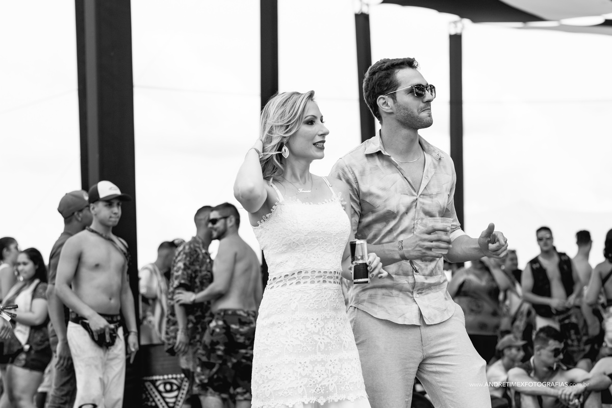 Ensaio casamento. Fotografia de casamento. Out Bauru. Rave Out. Fotografia Bauru. Wedding. Casamentos. Ensaio casal. Pre wedding. Bauru. Sao Paulo raves. Noiva. Noivo. Inspiração casamento.