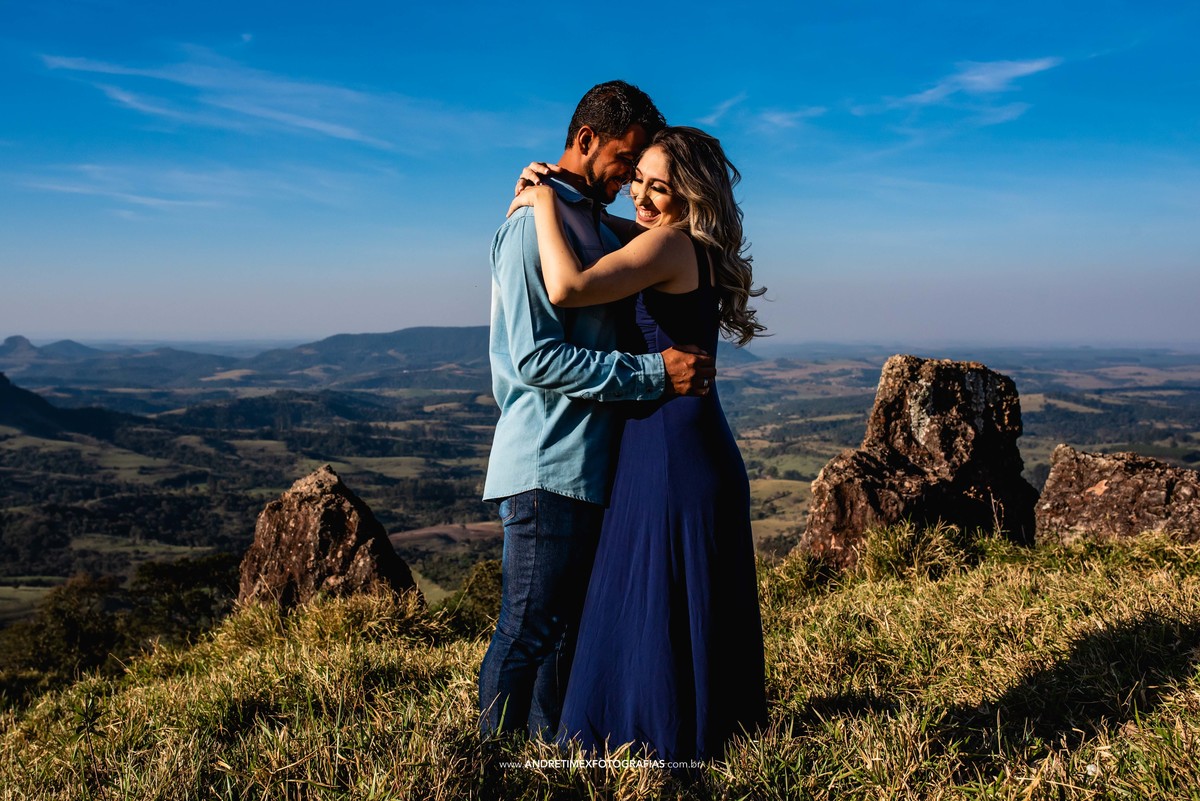 ensaio de casamento . pre wedding . pre ensaio . ensaio de casal . padrinho-sp . fotografia de casamento. ensaio em Botucatu. Cuesta de Botucatu. ensaio na serra.  os melhores fotógrafos de casamento.