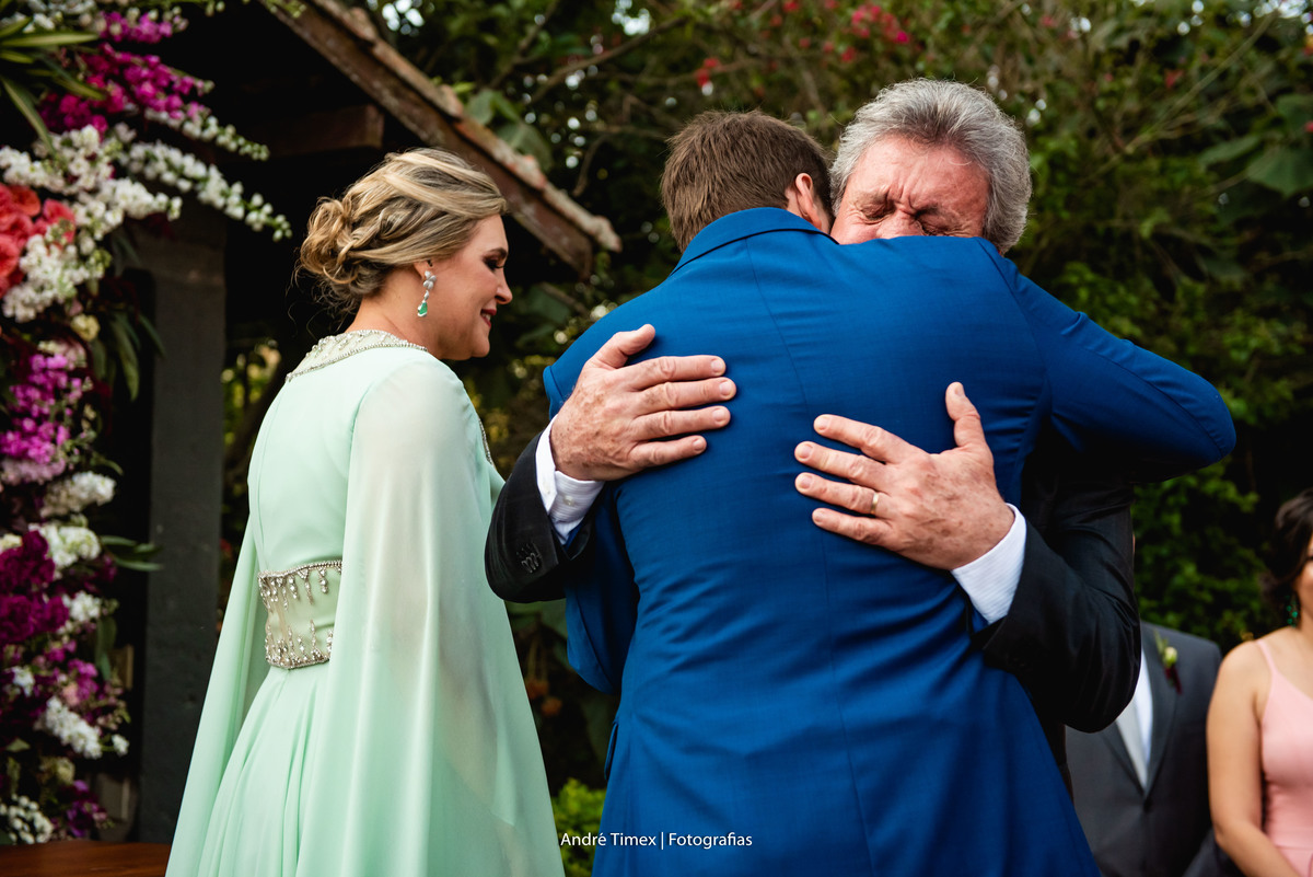 Tais Puntel - Constance Zahn - dia da noiva - vestido de noiva - fotografia de casamento - Fazenda dona Catarina - penteado de noiva  - wedding day - casamento no campo - casamento na fazenda - casamento de dia - Andre timex 