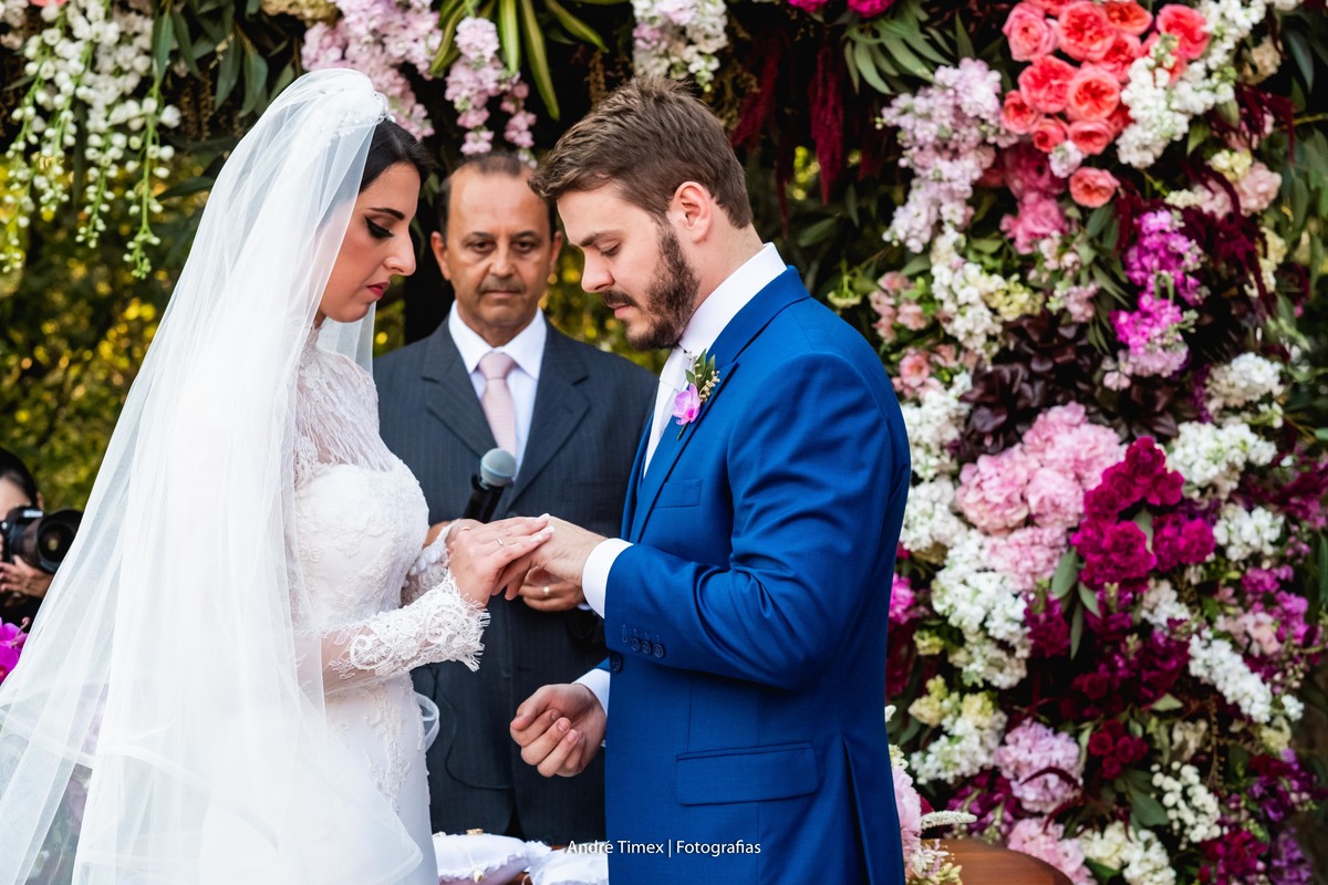 Tais Puntel - Constance Zahn - dia da noiva - vestido de noiva - fotografia de casamento - Fazenda dona Catarina - penteado de noiva  - wedding day - casamento no campo - casamento na fazenda - casamento de dia - Andre timex 