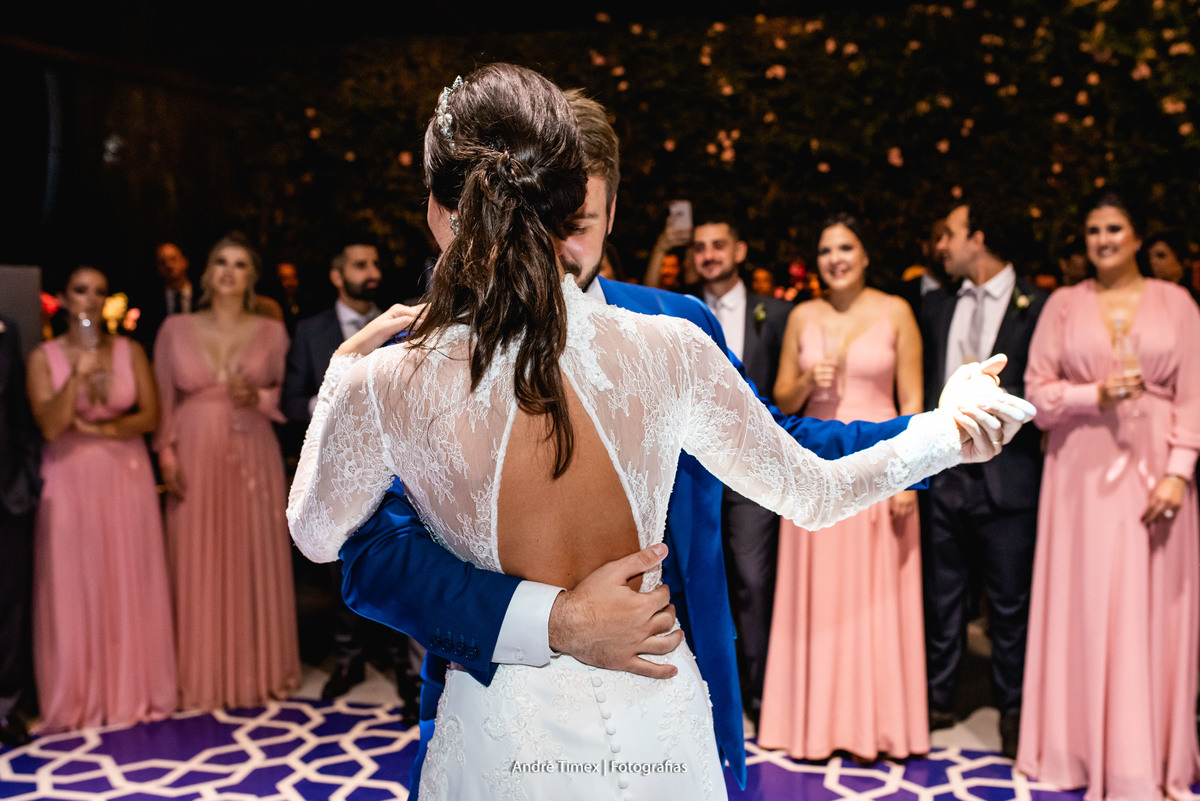 Tais Puntel - Constance Zahn - dia da noiva - vestido de noiva - fotografia de casamento - Fazenda dona Catarina - penteado de noiva  - wedding day - casamento no campo - casamento na fazenda - casamento de dia - Dança dos noivos