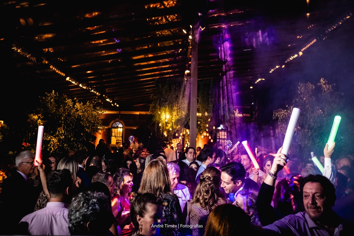 Tais Puntel - Constance Zahn - dia da noiva - vestido de noiva - fotografia de casamento - Fazenda dona Catarina - penteado de noiva  - wedding day - casamento no campo - casamento na fazenda - casamento de dia - Andre timex 