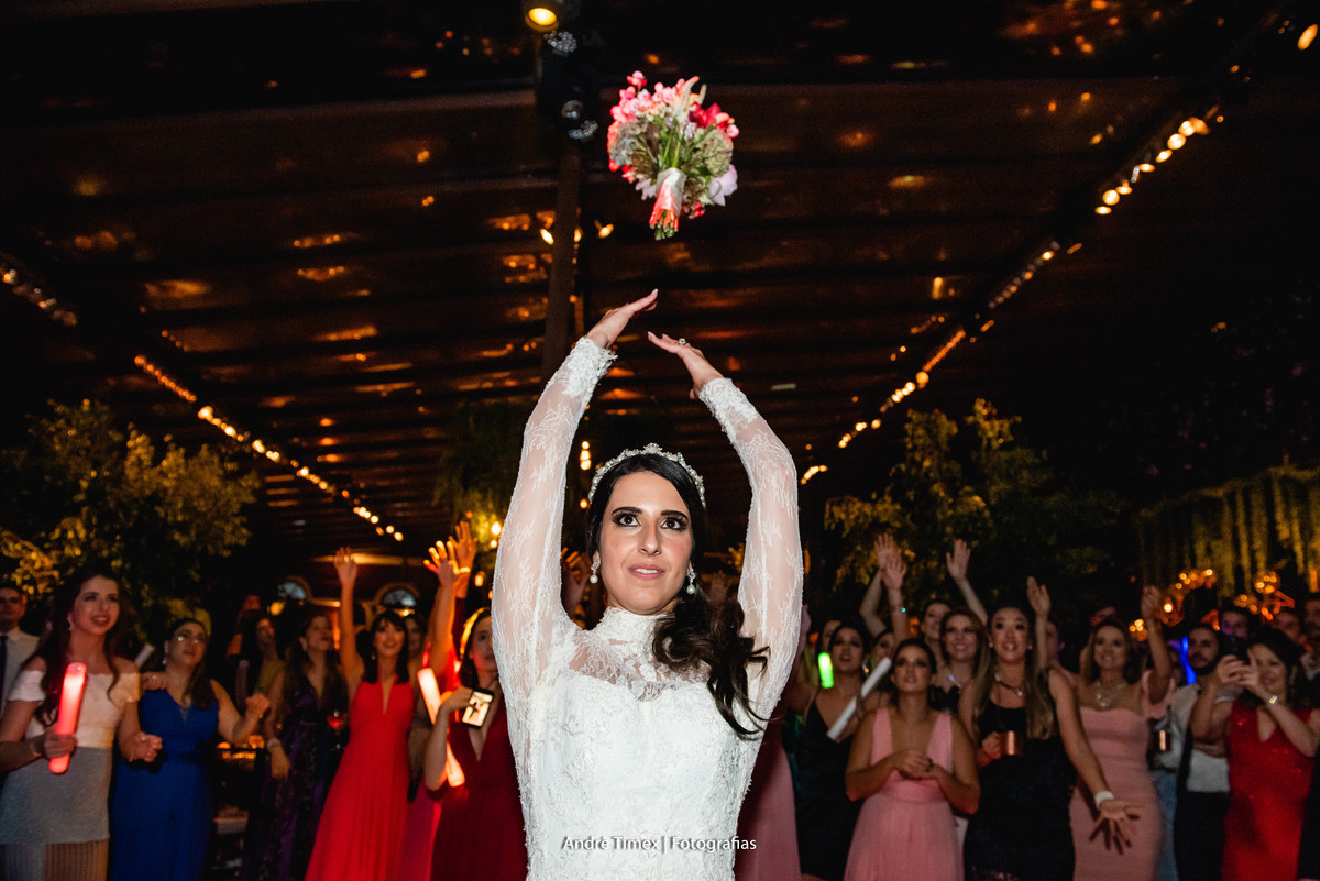 Tais Puntel - Constance Zahn - dia da noiva - vestido de noiva - fotografia de casamento - Fazenda dona Catarina - penteado de noiva  - wedding day - casamento no campo - casamento na fazenda - casamento de dia - Buque da noiva