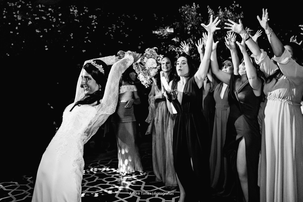 Tais Puntel - Constance Zahn - dia da noiva - vestido de noiva - fotografia de casamento - Fazenda dona Catarina - penteado de noiva  - wedding day - casamento no campo - casamento na fazenda - casamento de dia -Buque da noiva - Andre timex fotografias 