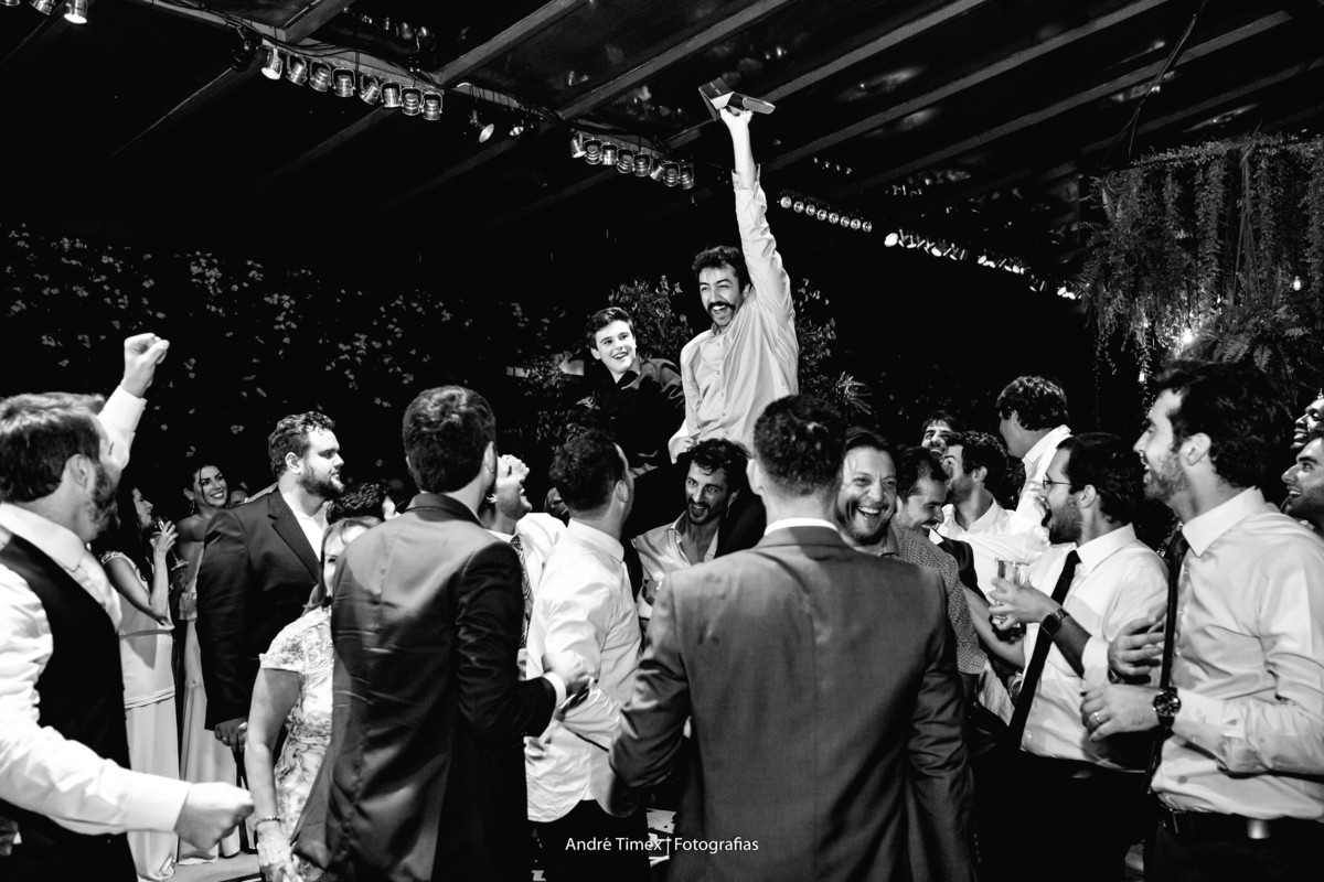 Tais Puntel - Constance Zahn - dia da noiva - vestido de noiva - fotografia de casamento - Fazenda dona Catarina - penteado de noiva  - wedding day - casamento no campo - casamento na fazenda - casamento de dia -Buque da noiva - Andre timex fotografias 