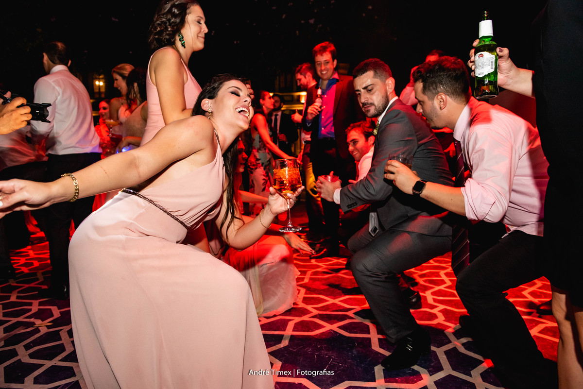 Tais Puntel - Constance Zahn - dia da noiva - vestido de noiva - fotografia de casamento - Fazenda dona Catarina - penteado de noiva  - wedding day - casamento no campo - casamento na fazenda - casamento de dia - festa de casamento - Andre timex 