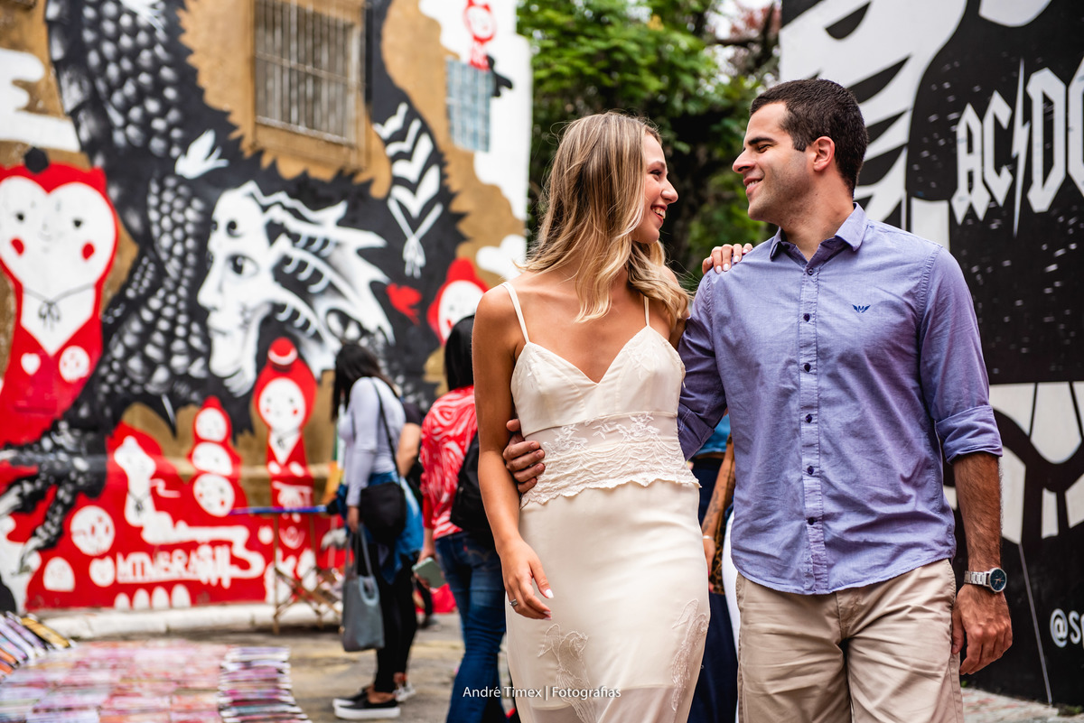 ensaio de casal. Av Paulista. ensaio em São Paulo. fotografia de casamento. Fotógrafo Bauru. Fotografia em Sao paulo. pré wedding. Beco do Batman
