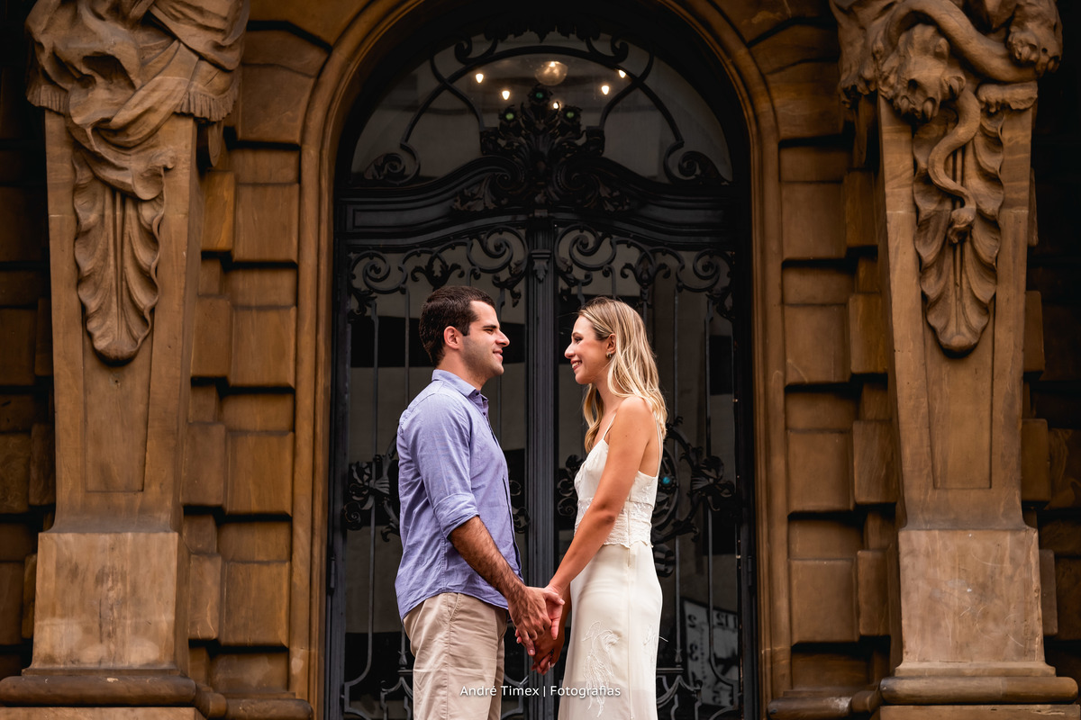 ensaio de casal. Av Paulista. ensaio em São Paulo. fotografia de casamento. Fotógrafo Bauru. Fotografia em Sao paulo. pré wedding. Ensaio centro sp