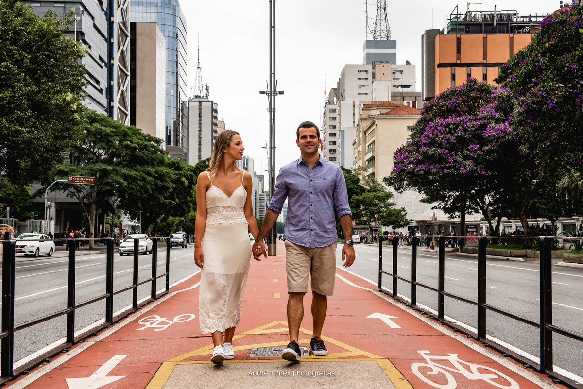 ensaio de casal. Av Paulista. ensaio em São Paulo. fotografia de casamento. Fotógrafo Bauru. Fotografia em Sao paulo. pré wedding.