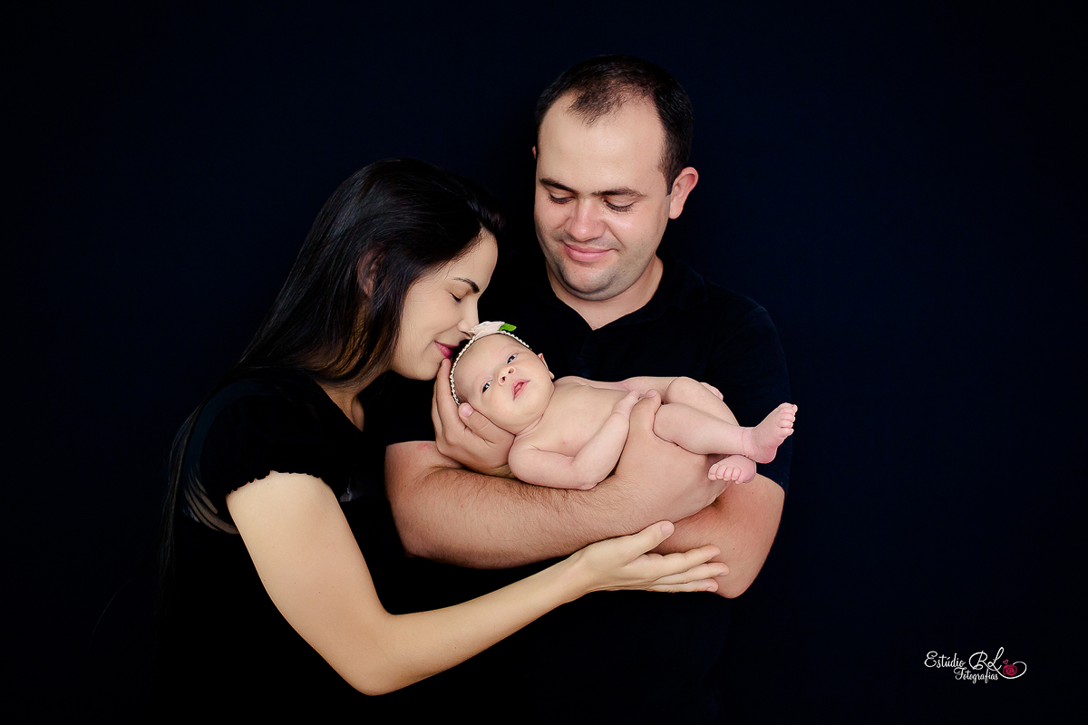 Papai e mamãe participando também da sessão de fotos da Manuela