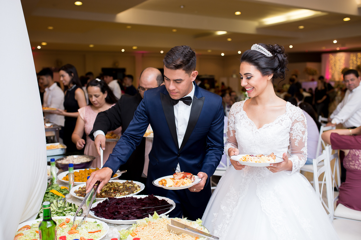 Noivos Abrindo o jantar