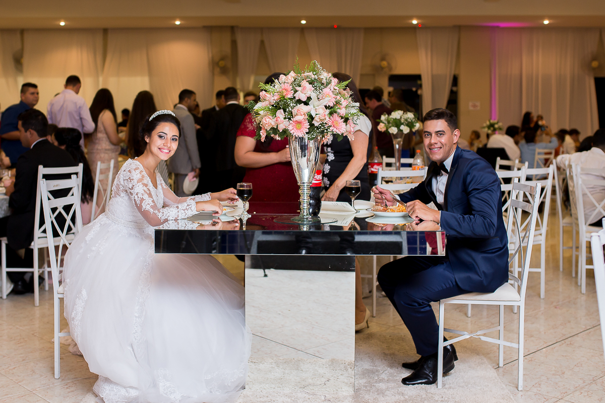 Noivos Abrindo o jantar