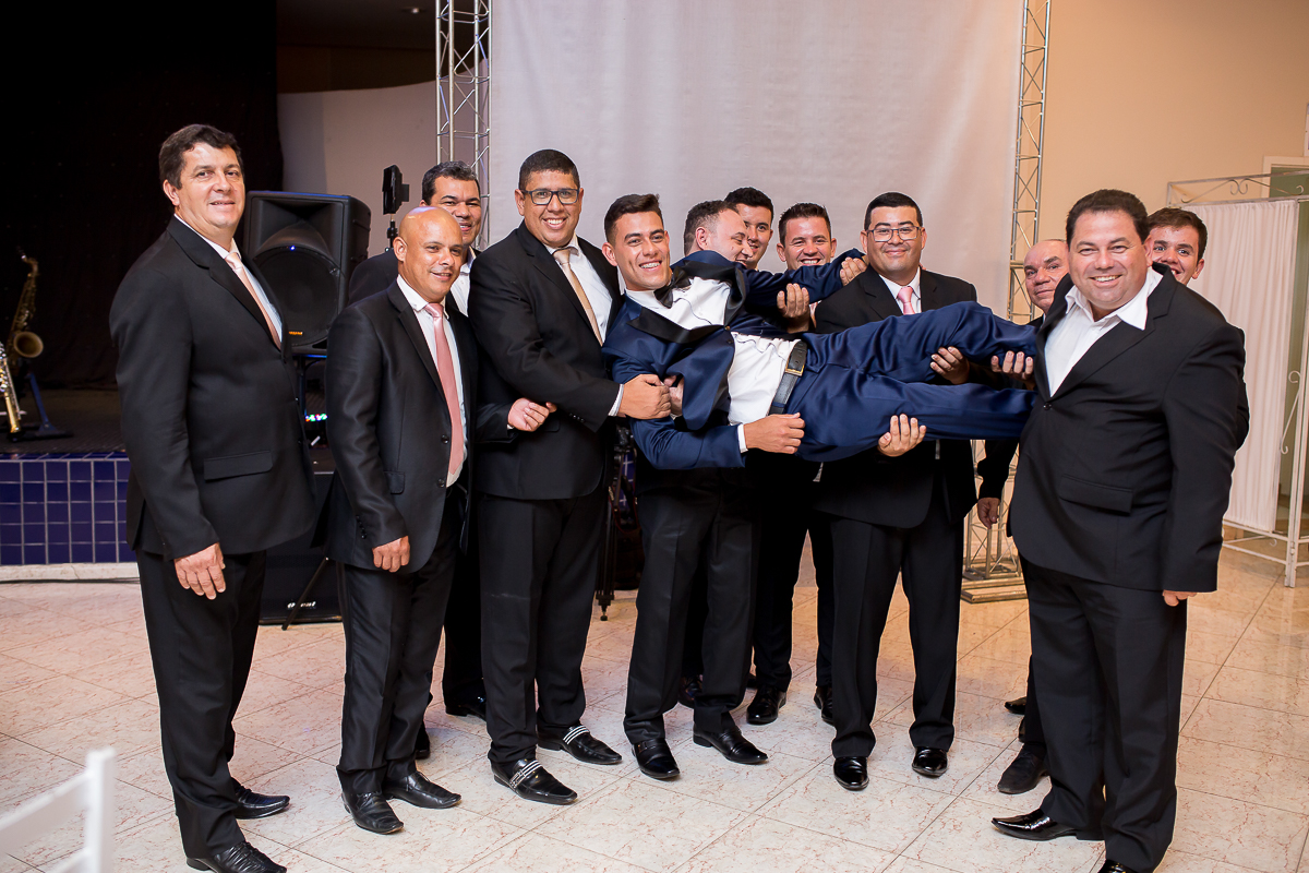 Noivo e padrinhos