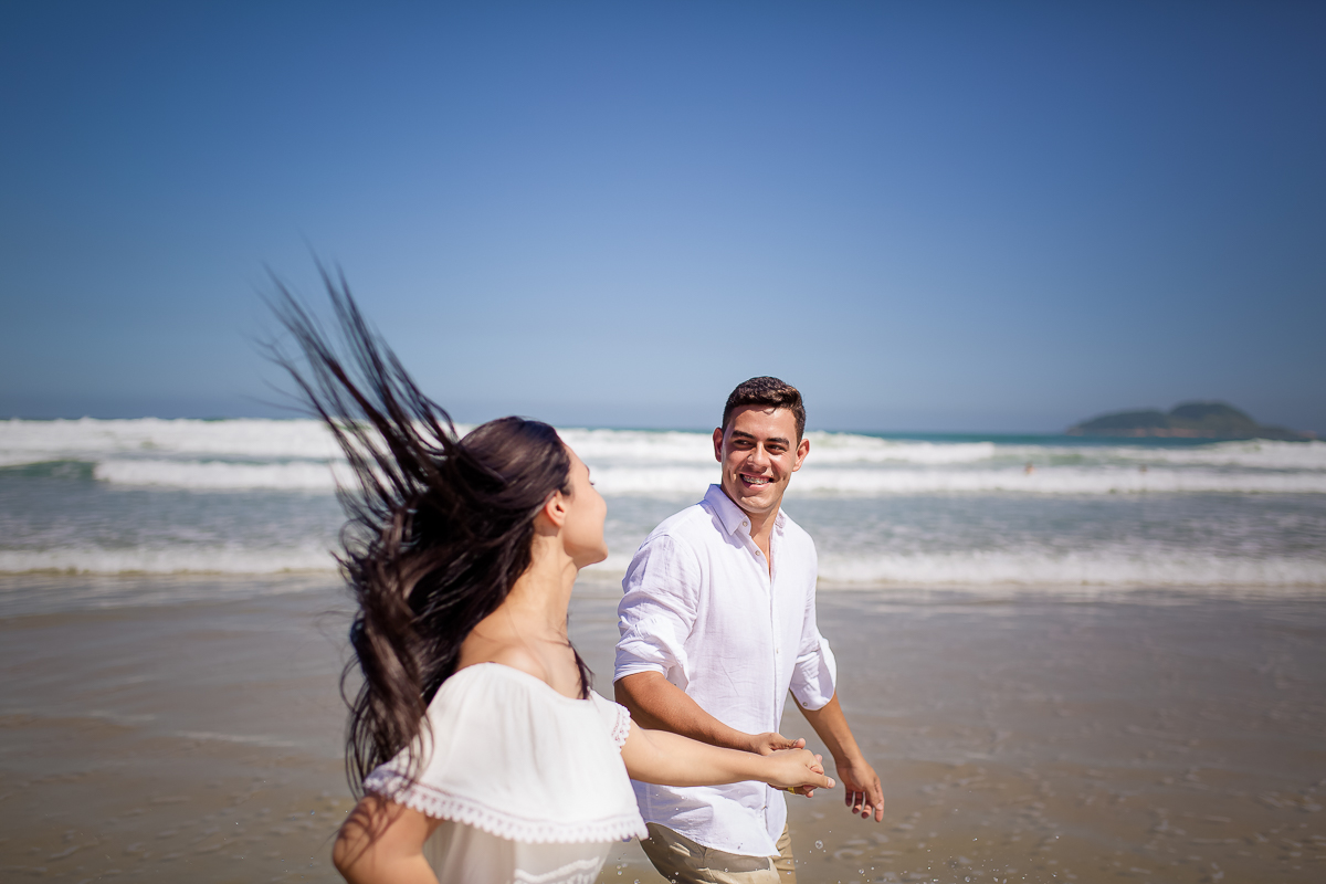 Pré Wedding Rebecca e Tiago, na praia do guarujaPré Wedding Rebecca e Tiago, na praia do guaruja