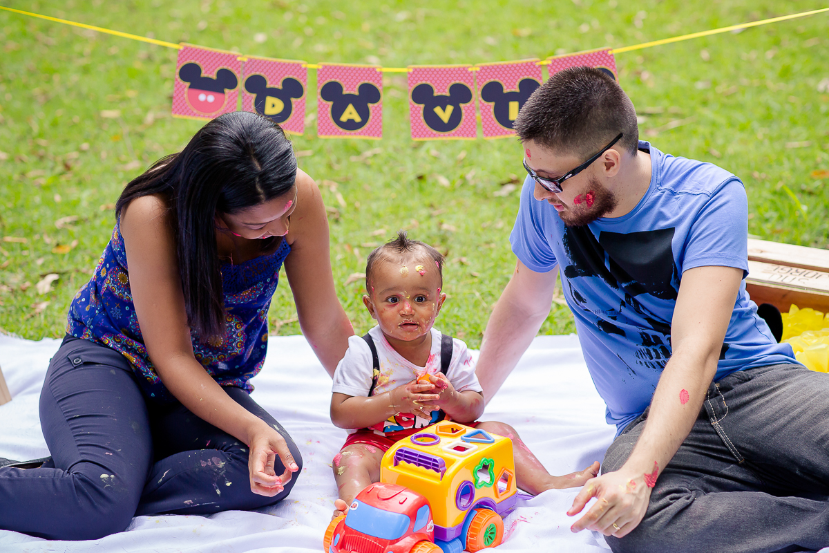 Papai e mamãe participando do ensaio do Davi