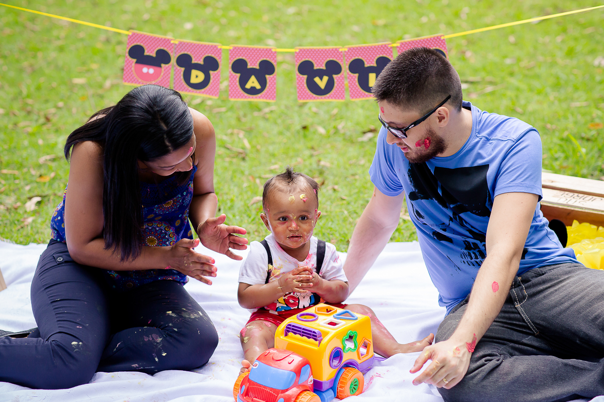 Papai e mamãe participando do ensaio do Davi