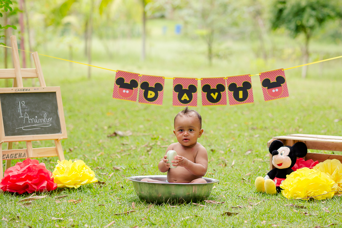 Um bom banho depois do ensaio smash the cake