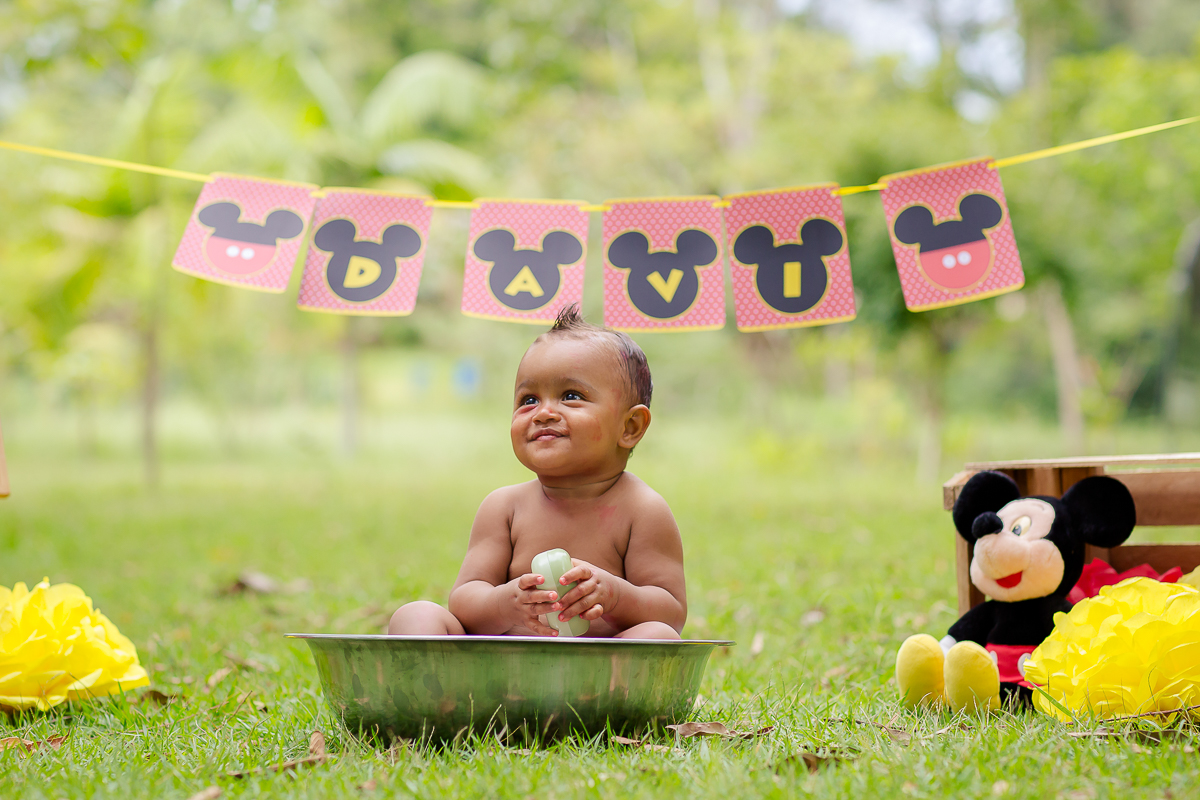 Um bom banho depois do ensaio smash the cake