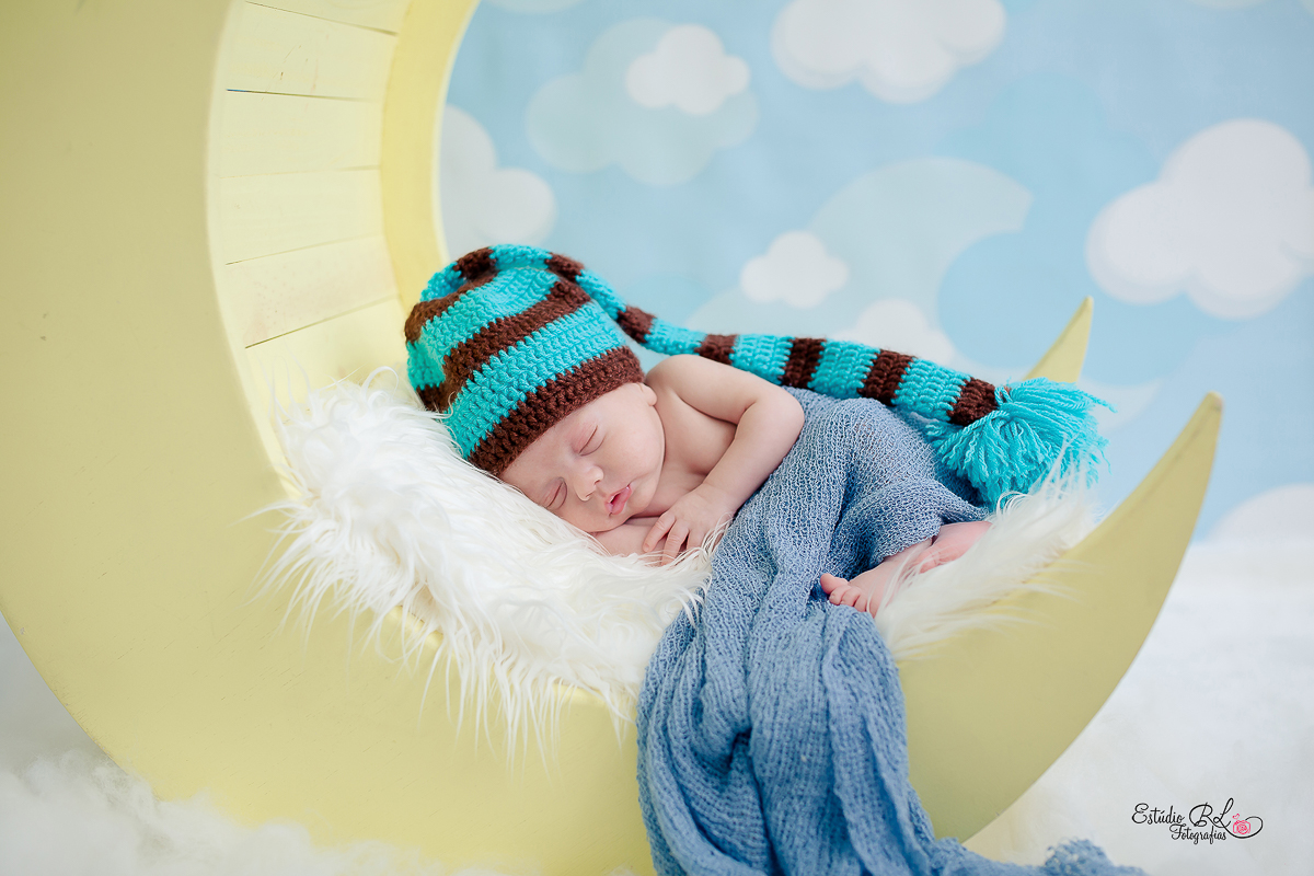 Ensaio recém nascido, newborn com tema da lua