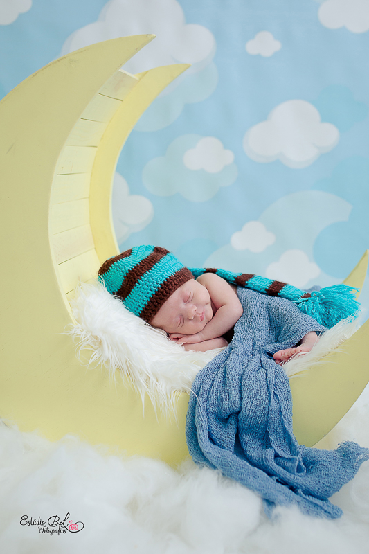 Ensaio recém nascido, newborn com tema da lua