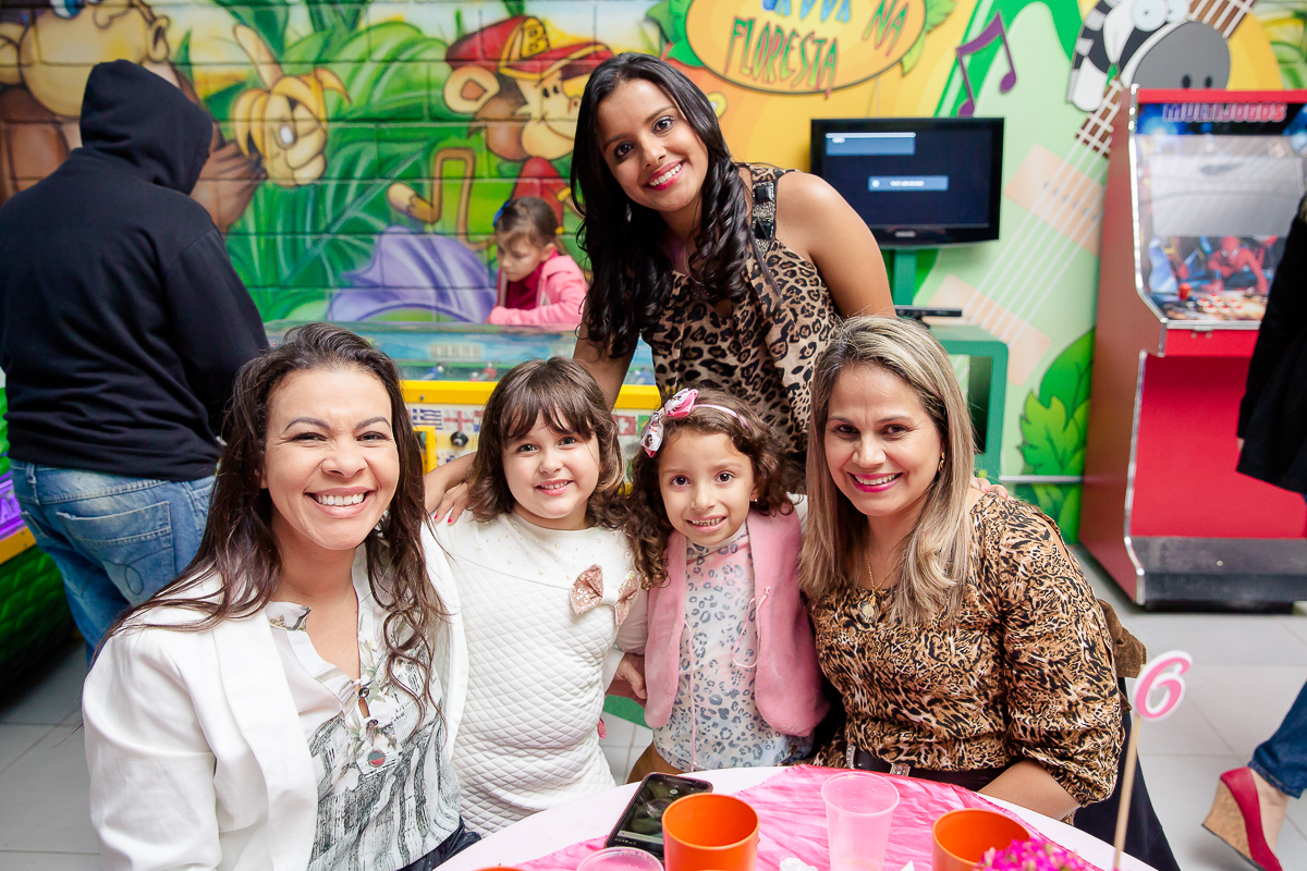 Aniversário de 6 aninho da Larissa nos Buffet na Floresta