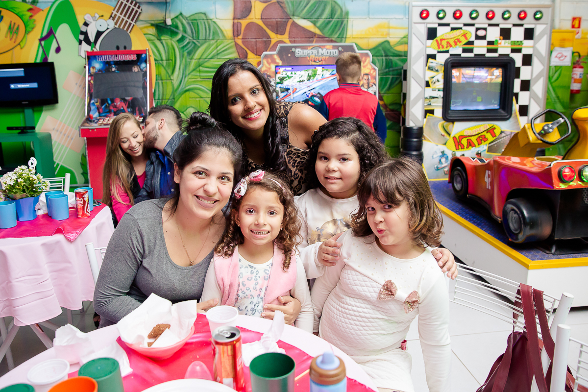 Aniversário de 6 aninho da Larissa nos Buffet na Floresta