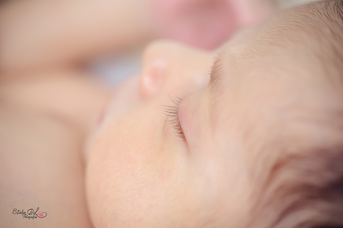 Ensaio recém nascido (newborn) detalhes cilios