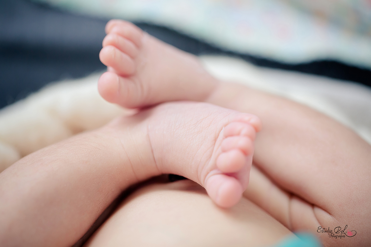 Ensaio recém nascido (newborn) detalhes pezinhos