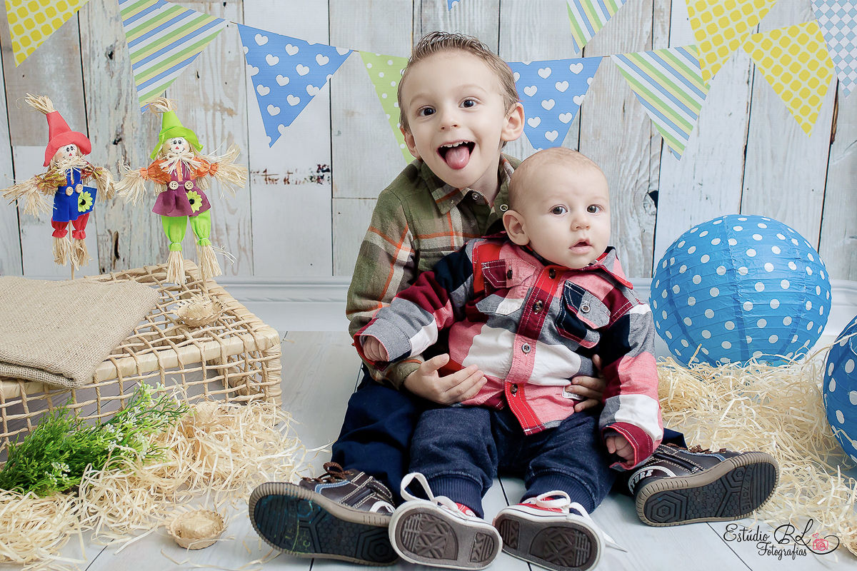 A sessão de 4 meses do Davi Macool foi em clima de festa junina!!!