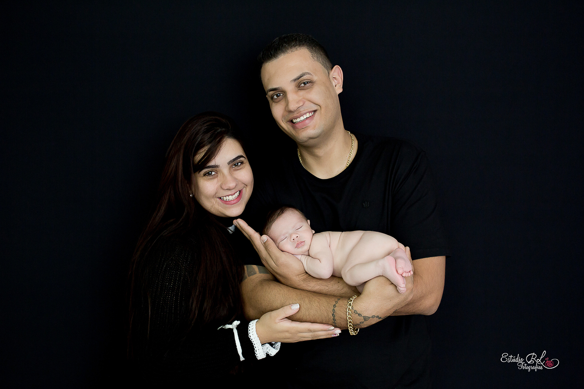 ensaio newborn do Kauã com o papai e a mamãe
